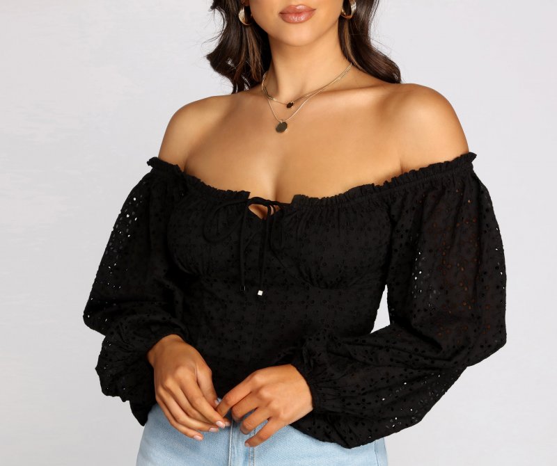 TableClothsUs Effortless Eyelet Detail Crop Top