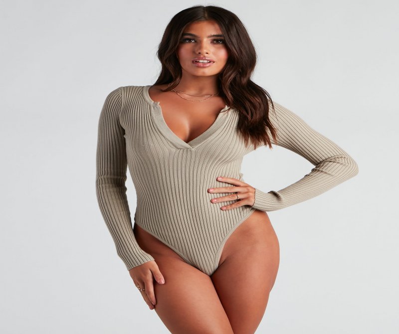 TableClothsUs Confident Chick V-Neck Bodysuit