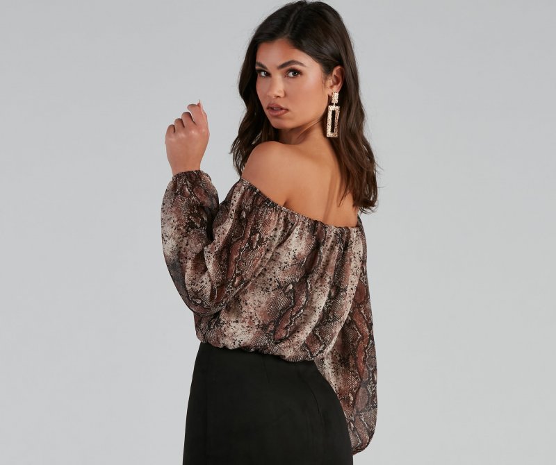 TableClothsUs Chic Viper Chiffon Off-The-Shoulder Top