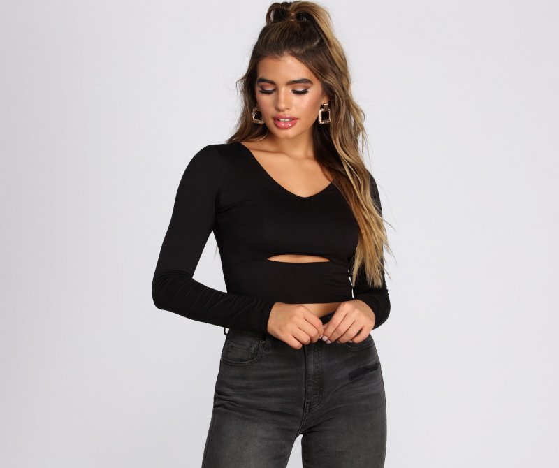 TableClothsUs Cut Out Knit Crop Top