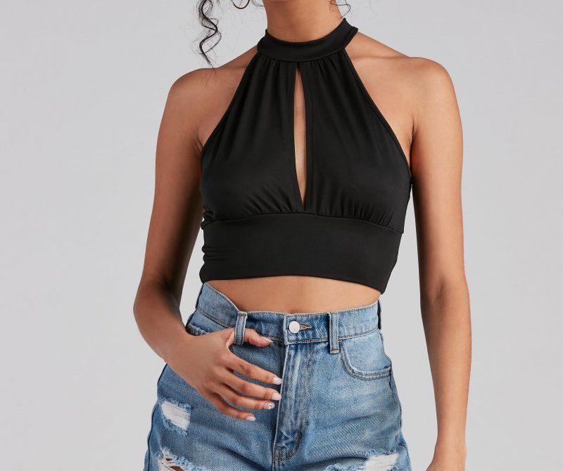 TableClothsUs Key Essential Halter Crop Top