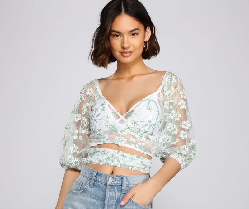 TableClothsUs Effortlessly Embroidered Floral Crop Top