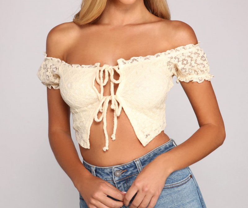 TableClothsUs Dainty Detailed Lace Crop Top